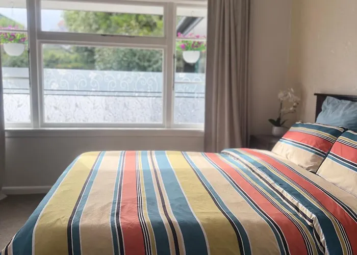 Cozy And Sunny Room Near City To Seapath